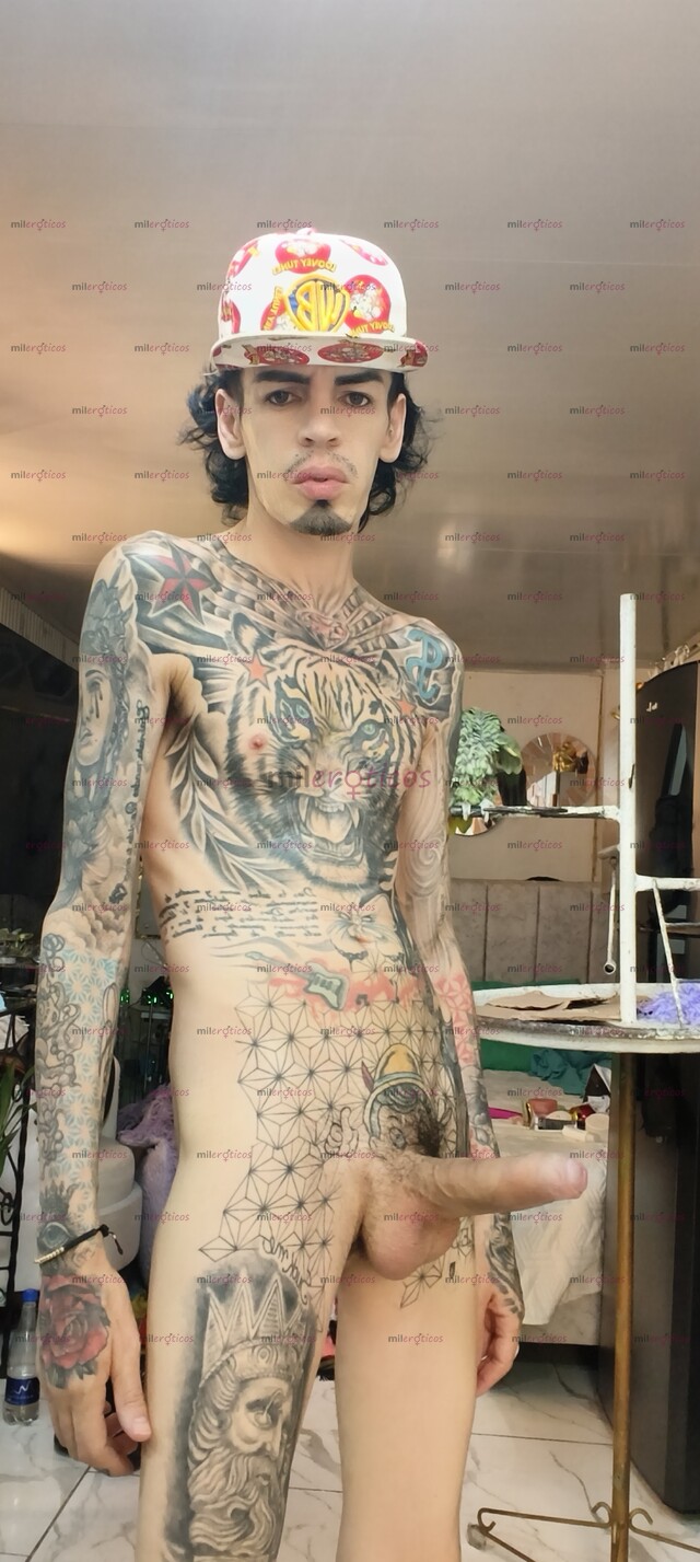 FOTOS DE FLACO ACTIVO SERIO VERGON TATUADO BLANCO CON SITIO