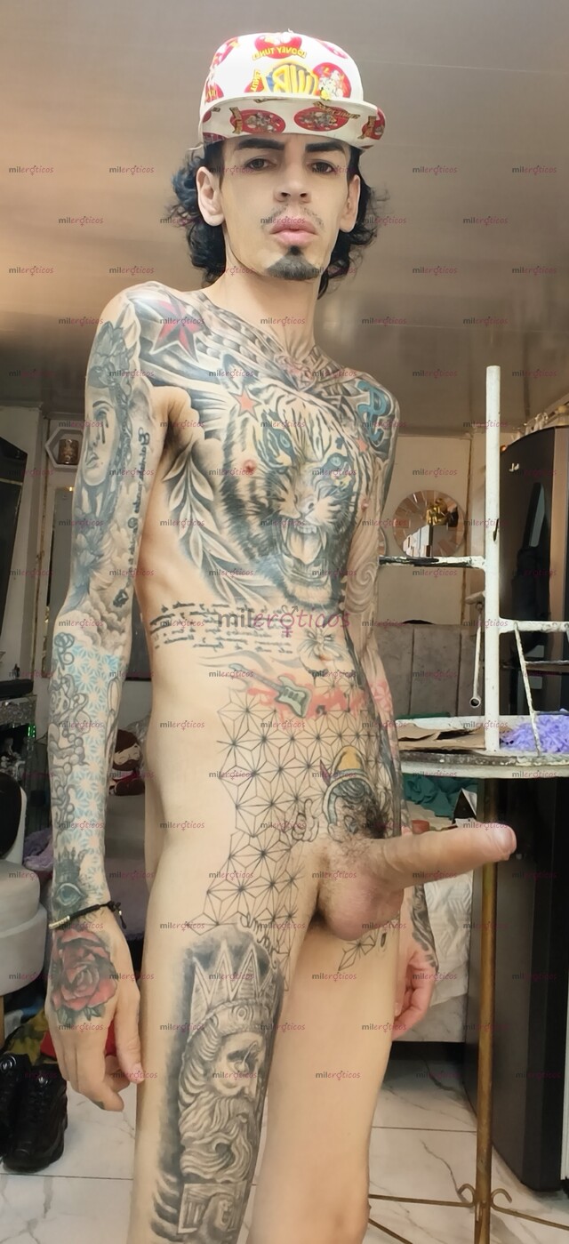 FOTOS DE FLACO ACTIVO SERIO VERGON TATUADO BLANCO CON SITIO