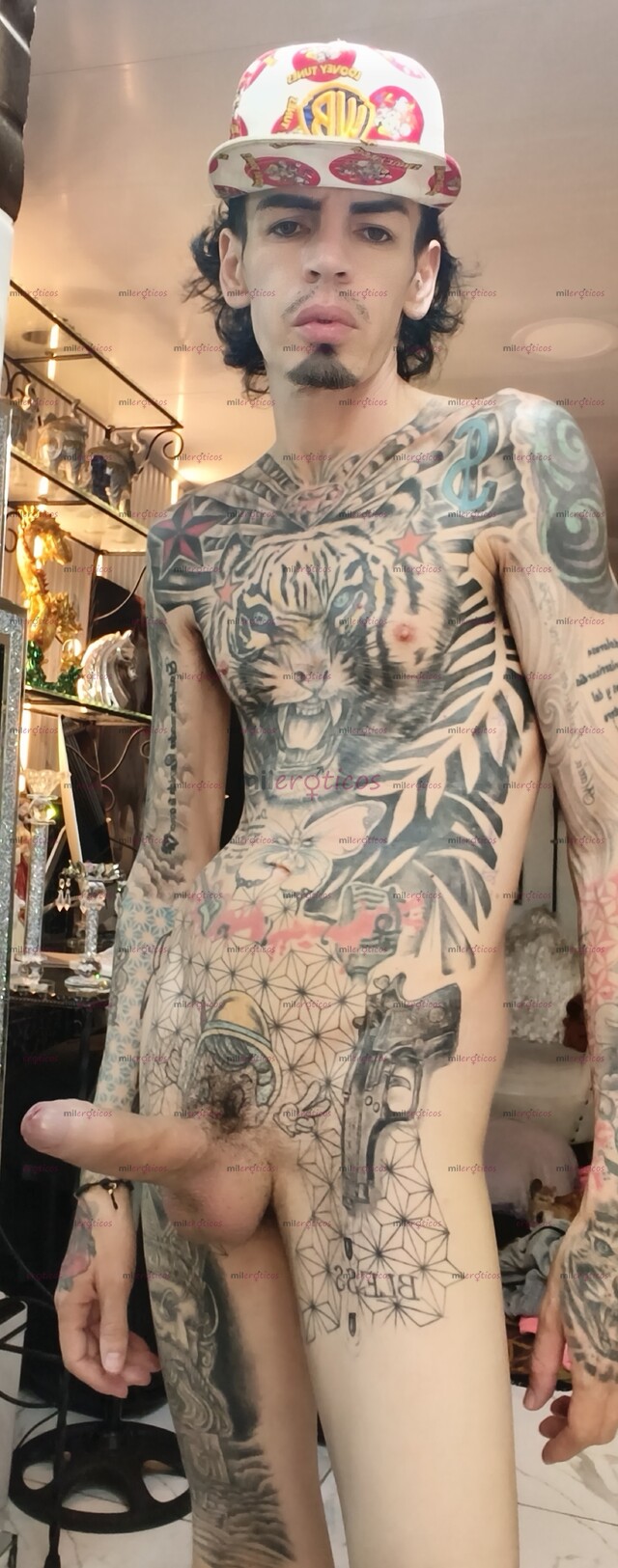 FOTOS DE FLACO ACTIVO SERIO VERGON TATUADO BLANCO CON SITIO
