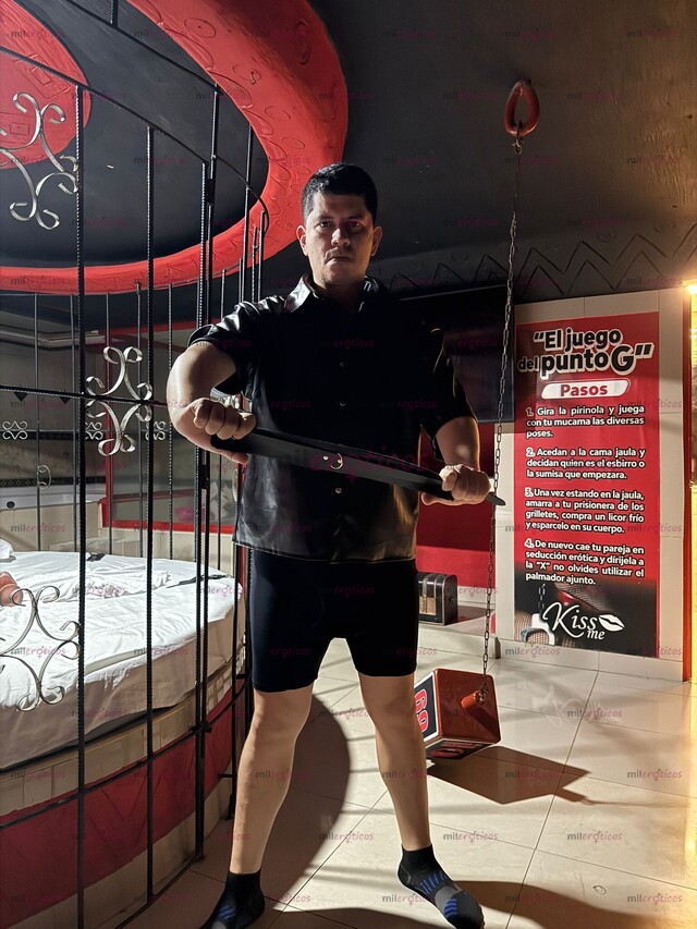 FOTOS DE SEÑOR BLACK EXPERTO EN BDSM IDEAL SUMISAS Y PAREJAS