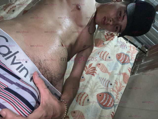 FOTOS DE JOVEN UNIVERSITARIO ATENTO Y DISCRETO CON EXCELENTE TRATO