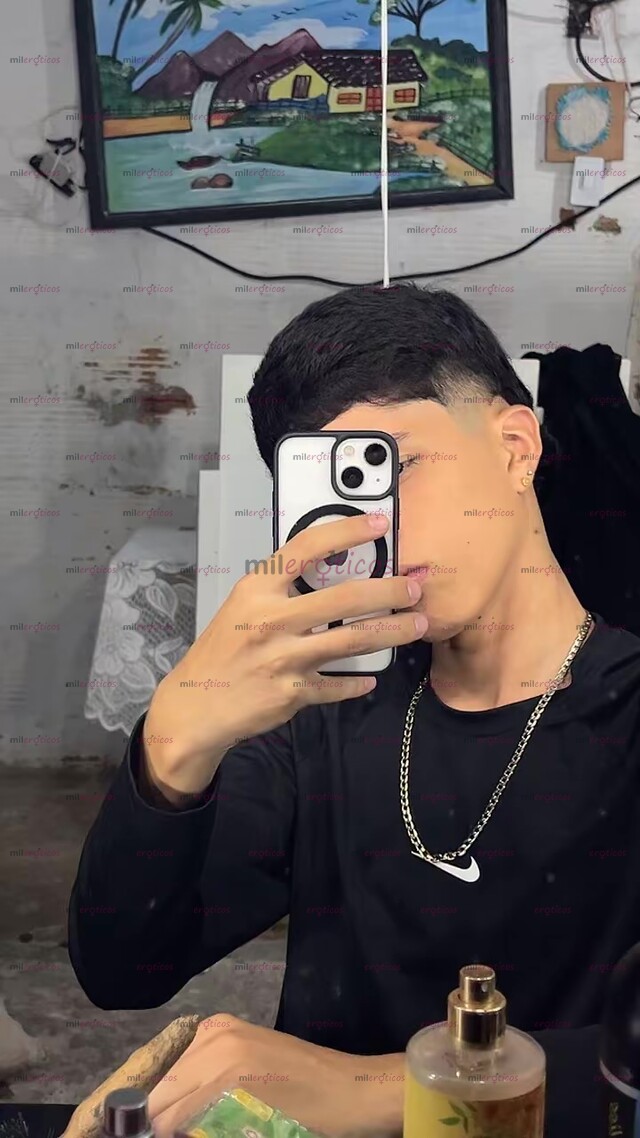 FOTOS DE JOVEN UNIVERSITARIO ATENTO Y DISCRETO CON EXCELENTE TRATO