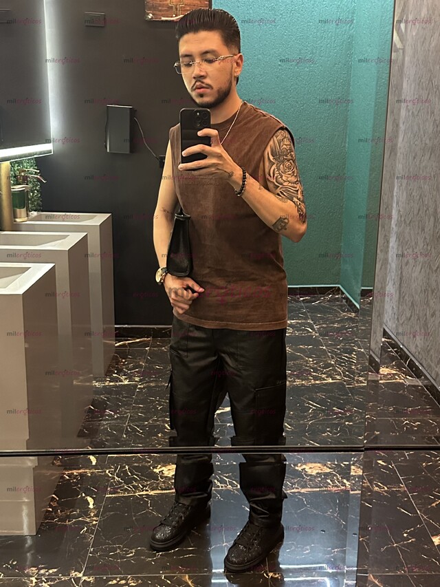 FOTOS DE JOVEN DOTADO MASCULINO PREMIUM APASIONADO Y ENTREGADO AL PLACER SIN LÍMITES