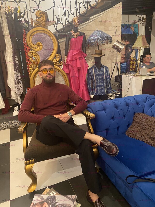 FOTOS DE CUBANO EN BUSCA DE SU SUGARMOMMY. CONSCIENTEME