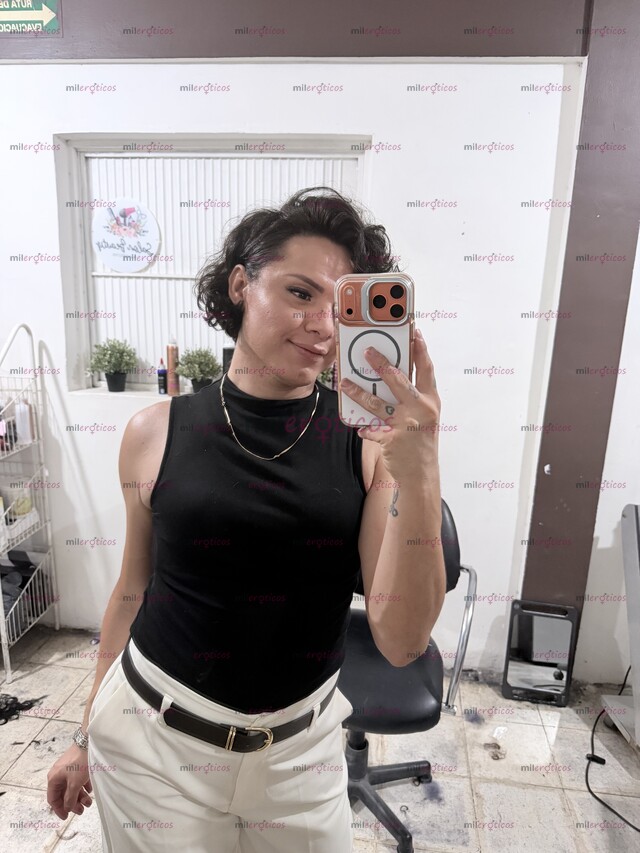 FOTOS DE ELEGANTE TRANNY COMELONA MUY FEMENINA Y GOZOSA MUÑEQUITA HERMOSA