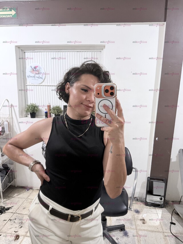 FOTOS DE ELEGANTE TRANNY COMELONA MUY FEMENINA Y GOZOSA MUÑEQUITA HERMOSA