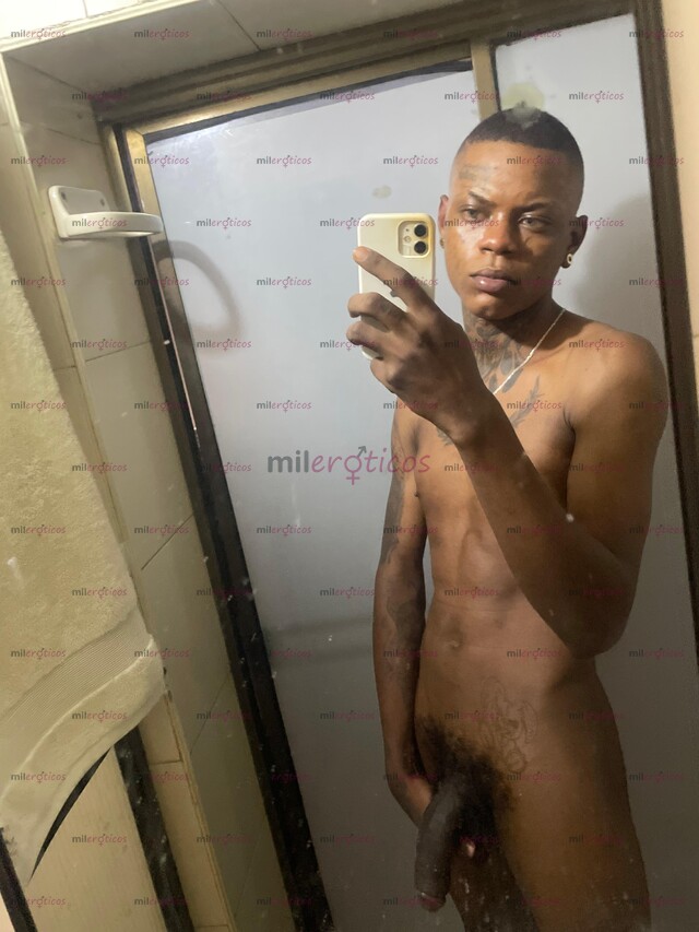 FOTOS DE MACHO NEGRO FULL LECHERO POTENTE 23CM ATIENDO MUJERES Y PAREJA