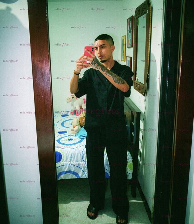 FOTOS DE LIAM CHICO CALEÑO CALIENTE Y EDUCADO DISPUESTO A COMPLACER TUS FANTASÍAS