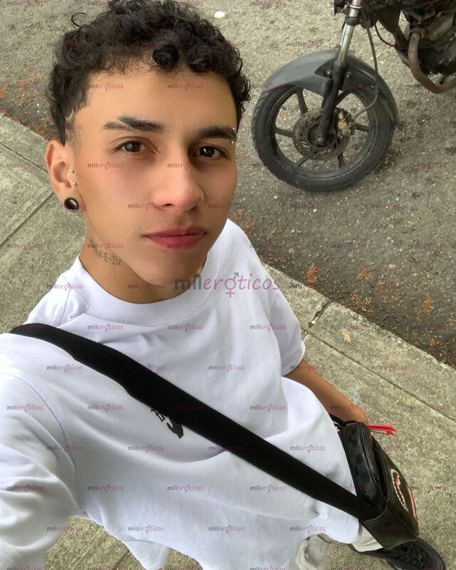 FOTOS DE HOLA SOY JACOB UN CHICO VERGON DE PASO POR LA CIUDAD