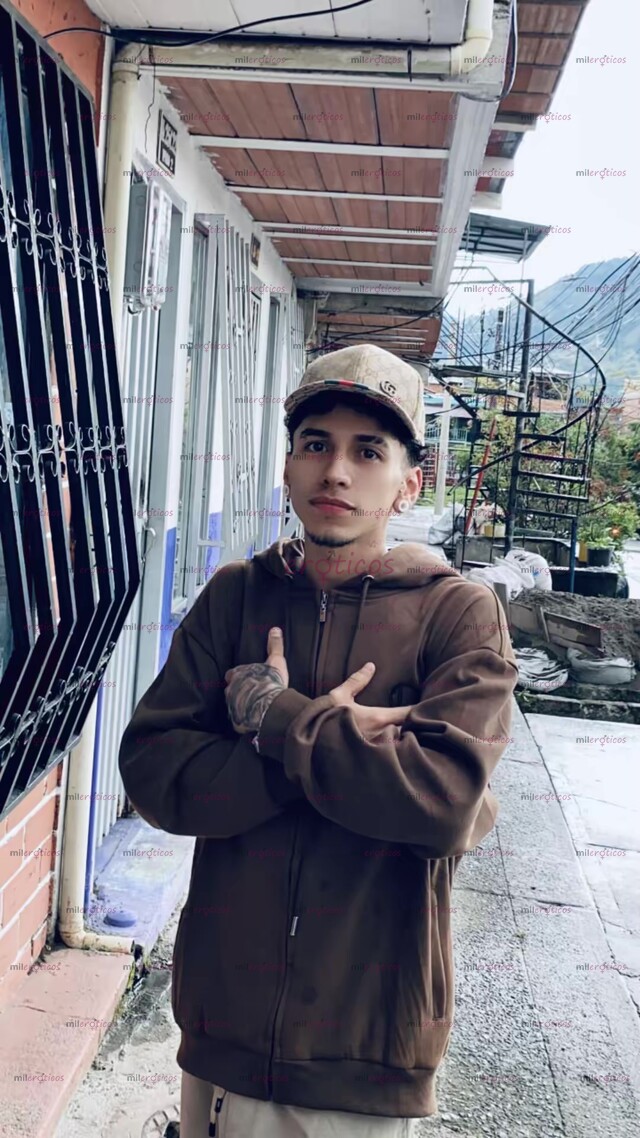 FOTOS DE HOLA SOY JACOB UN CHICO VERGON DE PASO POR LA CIUDAD