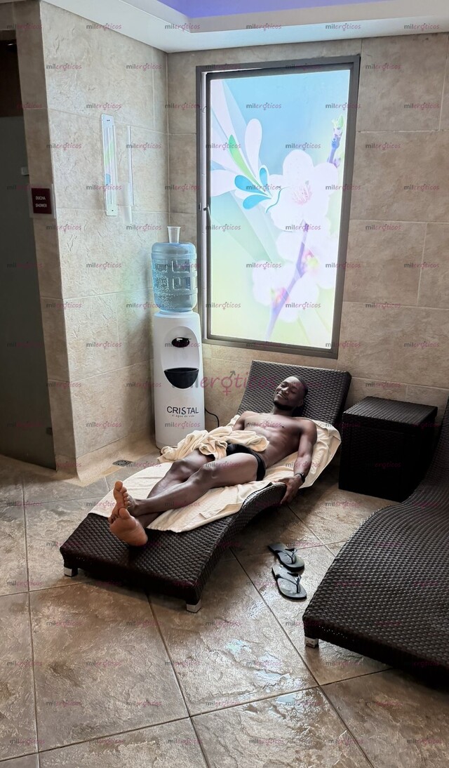 FOTOS DE AQUÍ NEGRO, AMABLE, 24 AÑOS CON 24CM PLACER INTENSO