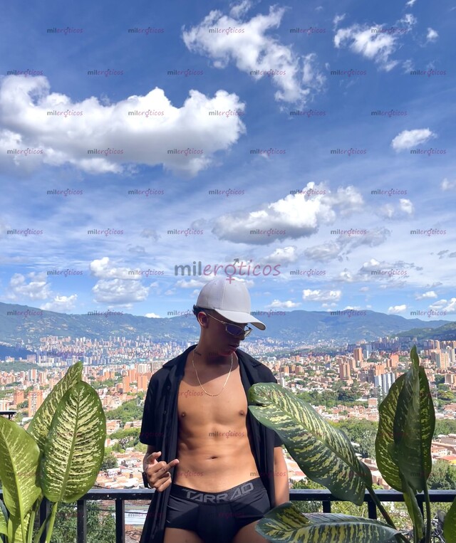 FOTOS DE PAISA, VERSÁTIL, CON BUENA VERGA Y CULO. DISPUESTO 24 7