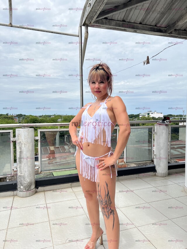 FOTOS DE UNA MUJER ELEGANTE, SEGURA Y CON UNA MIRADA CAPAZ DE DESPERTAR TU CURIOSIDAD