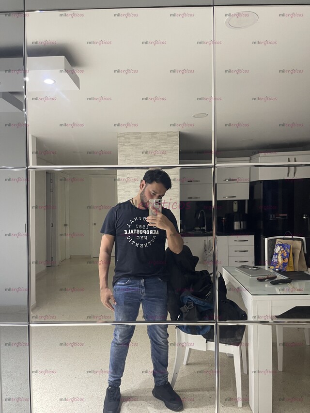 FOTOS DE GUAPO ATRACTIVO DE BARBA, FIESTERO A TOPE