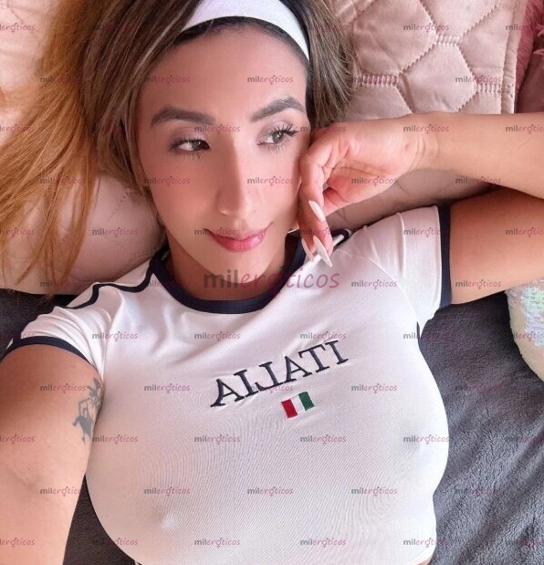 FOTOS DE MUCHO PECHO, MUCHO CULO Y UNA COLOMBIANA QUE SABE LO QUE TIENE