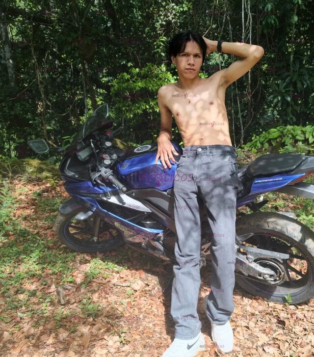FOTOS DE CHICO JOVEN COMPLACIENTE DISPUESTO A HACER MUCHO PARA SATISFACERTE.