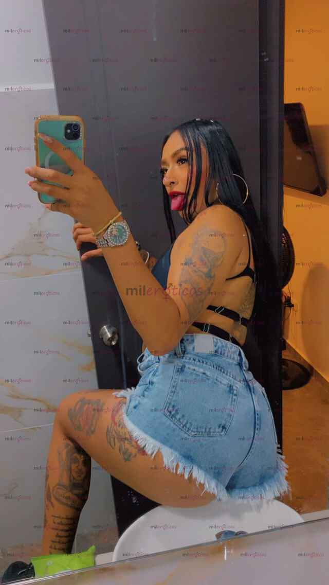 FOTOS DE DISPONIBLE 24 HORAS AL MÁXIMO CON VALENTINA, LA DERRAMA ADORA DE LECHE