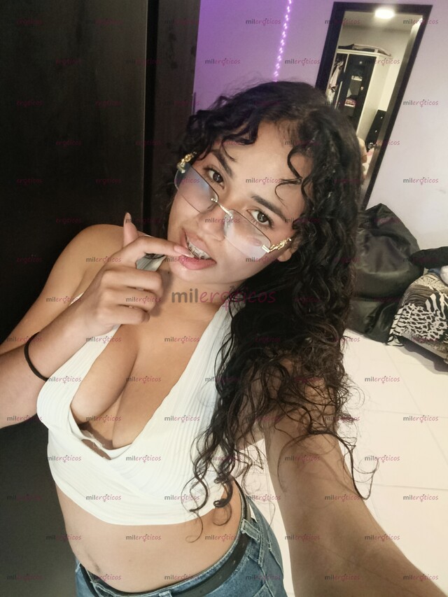 FOTOS DE HELEN, DELICIOSA FLACA, PIEL TRIGUEÑA NUEVA EN LA INDUSTRIA.