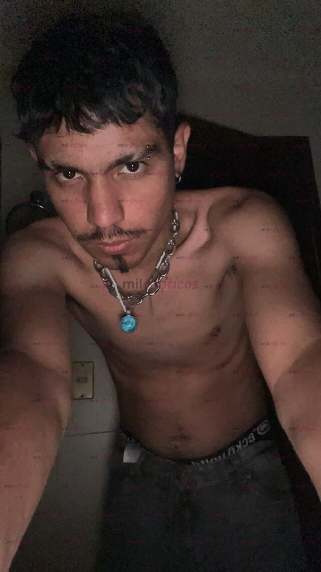 FOTOS DE NACO, VULGAR Y ARTISTA DE VERGA CURVADA HACIA ARRIBA