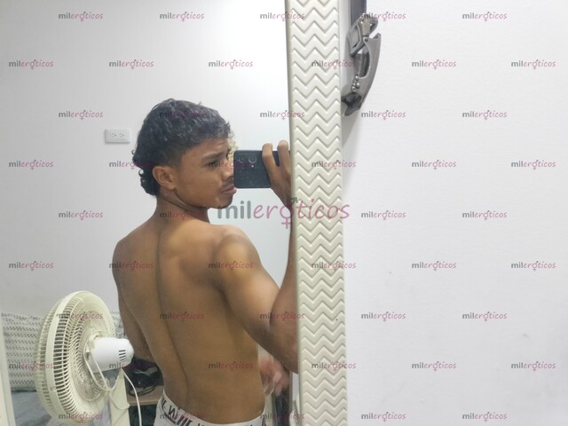 FOTOS DE ATRACTIVO JOVEN COMPLACIENTE QUE TE SATISFACE TUS DESEOS EN LA CAMA
