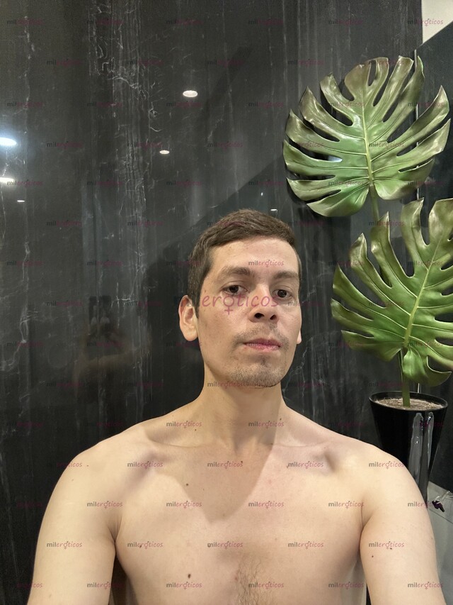 FOTOS DE VERGON CON 20 CENTÍMETROS DE PLACER LISTO PARA COMPLACERTE