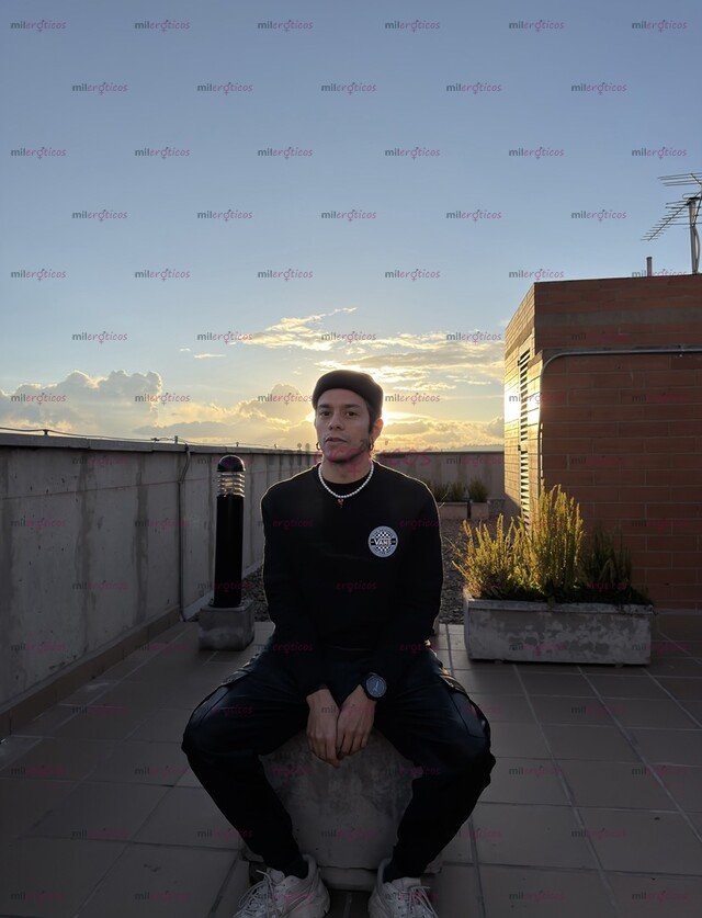 FOTOS DE TWINK MORBOSO APASIONADO CON GANAS DE COMPLACERTE