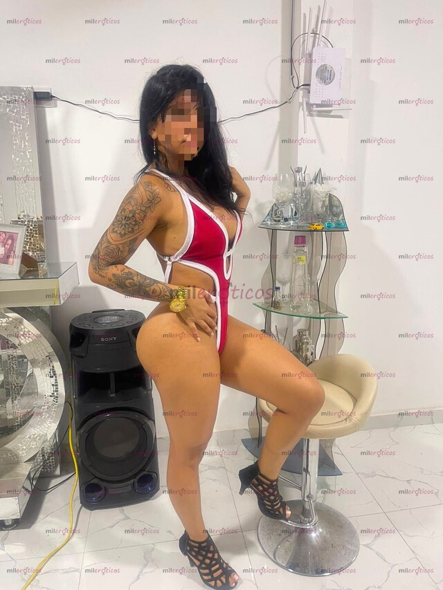 FOTOS DE MUJER TRIGUEÑA CON ESPECTACULARES CURVAS MUY ARRECHA VEN