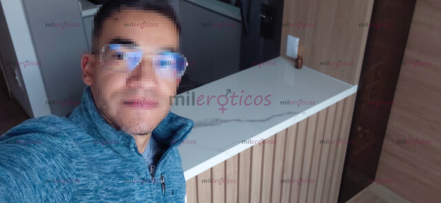 FOTOS DE HOMBRE SERIO, VARONIL Y RESERVADO. DISPUESTO A SACARTE LA LECHE