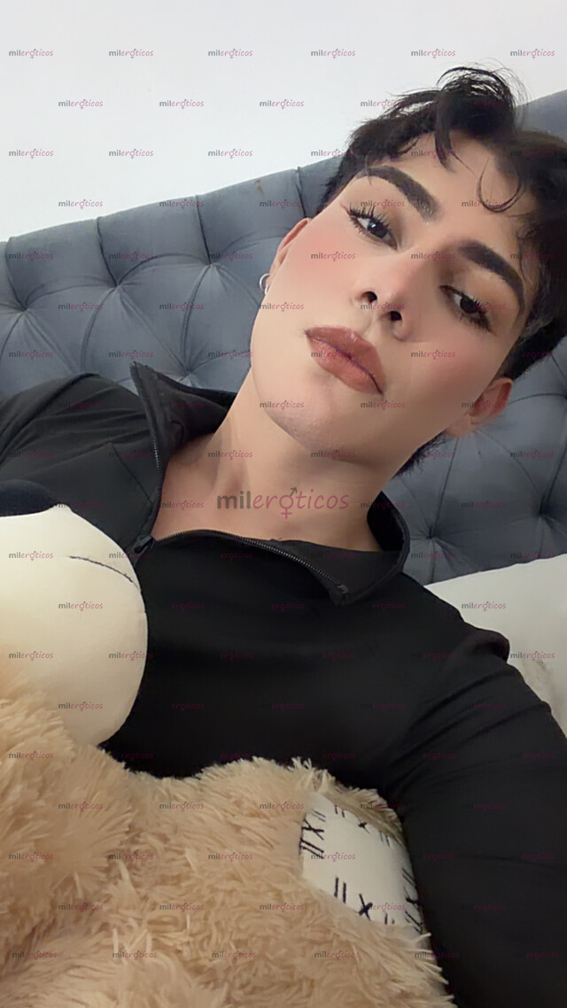 FOTOS DE SOY UN CAPRICHO NO UNA NECESIDAD SANTI 20 AÑOS