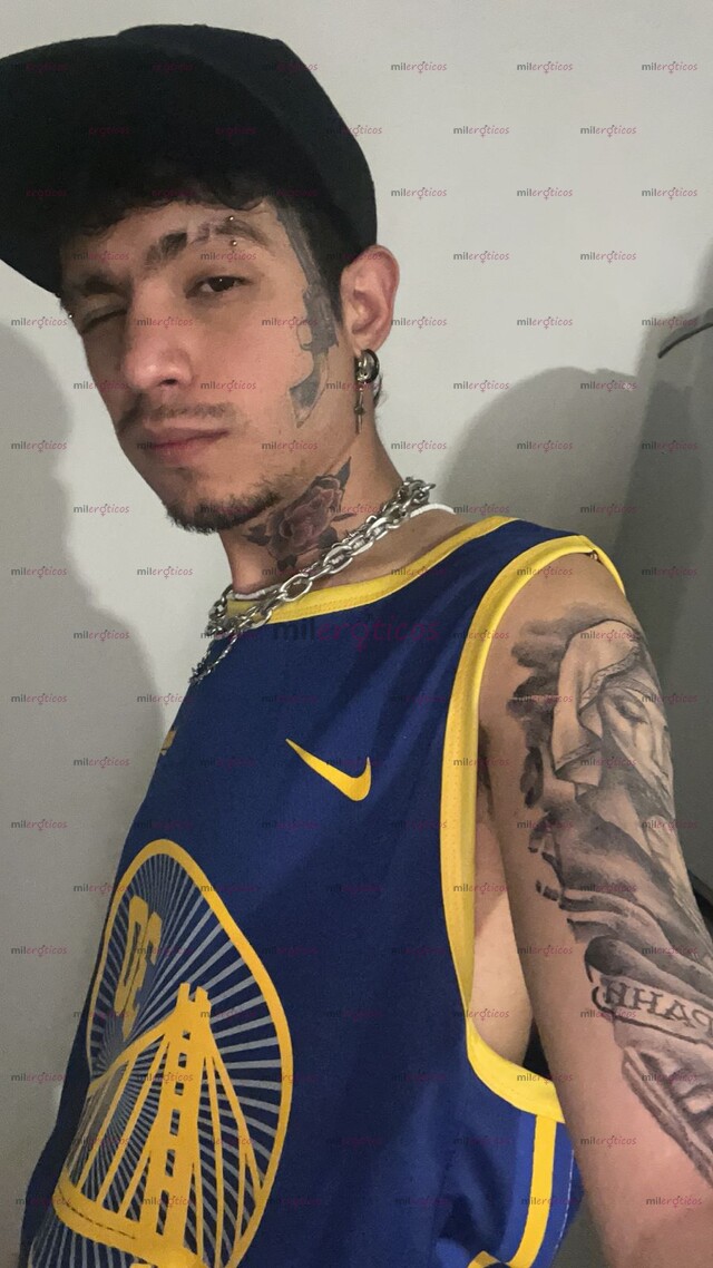 FOTOS DE NACO, VULGAR Y ARTISTA DE VERGA CURVADA HACIA ARRIBA