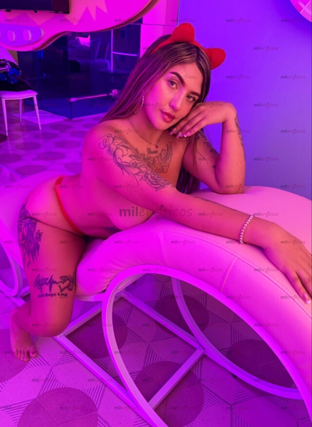 FOTOS DE MONA,ARDIENTE Y TODA UN PERRA EN LA CAMA