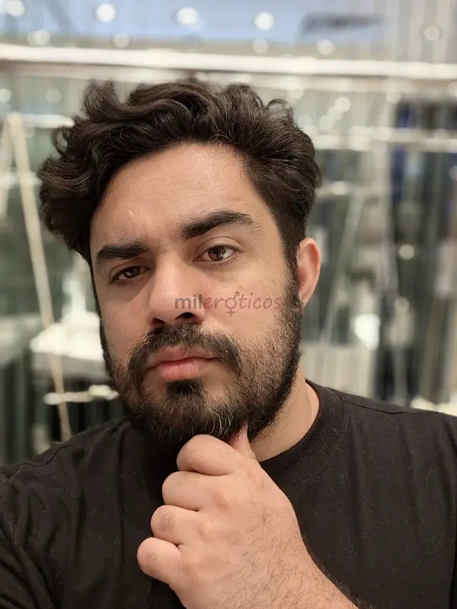 Ola me chamo samuel ruiz estou aqui pra conhecer pessoas novas expandir os horizontes e dar o meu melhor em 4 paredes nao tenho muito frescura mas alg...