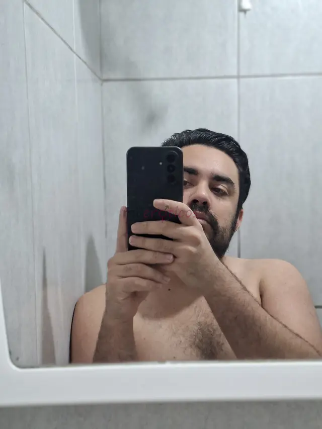 Ola me chamo samuel ruiz estou aqui pra conhecer pessoas novas expandir os horizontes e dar o meu melhor em 4 paredes nao tenho muito frescura mas alg...