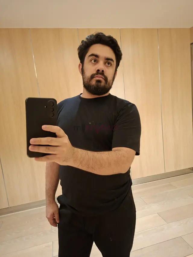 Ola me chamo samuel ruiz estou aqui pra conhecer pessoas novas expandir os horizontes e dar o meu melhor em 4 paredes nao tenho muito frescura mas alg...