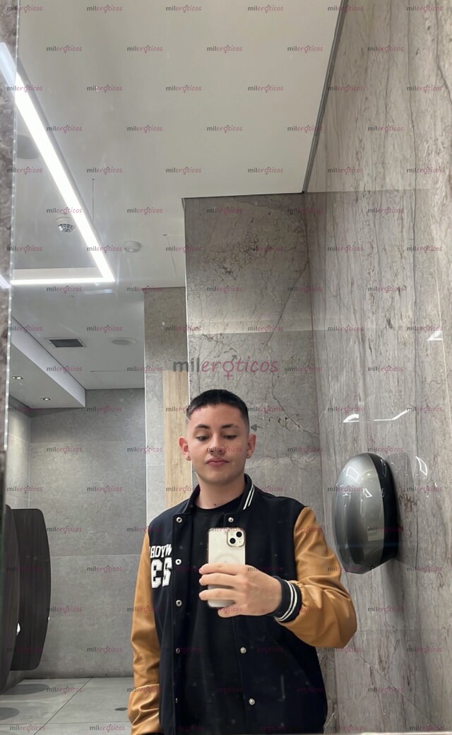FOTOS DE HOLA SOY ANDRÉS TENGO 18 AÑOS FULL ARRECHO PARA PASARLA DELICIOSO