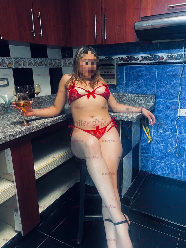 FOTOS DE VERONIKA HERMOSA RUBIA DE 18 AÑOS FLACA BLANCA Y HERMOSA