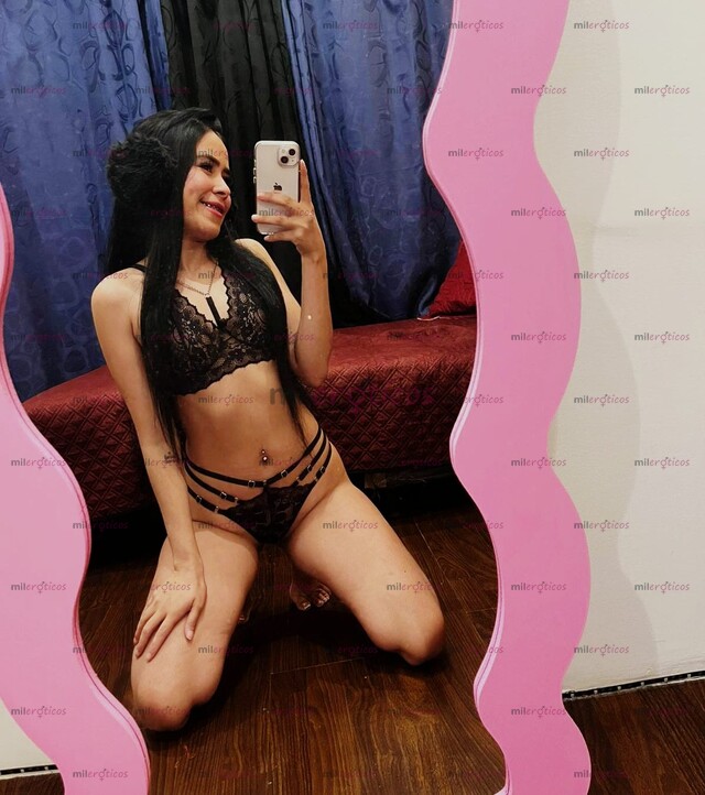 FOTOS DE UNA FLAQUITA ARDIENTE VEN Y DISFRUTA DE ESTOS RICOS HUESOS
