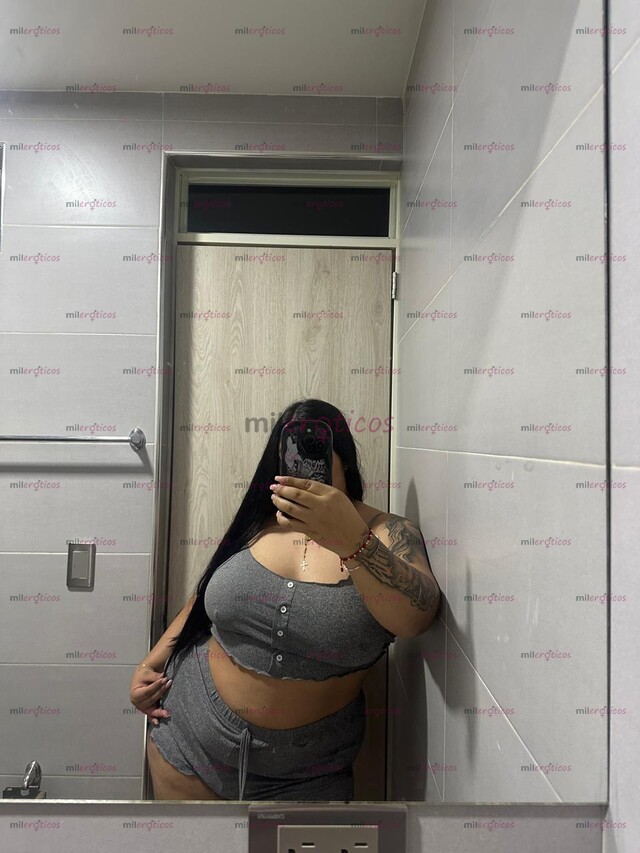 FOTOS DE HERMOSA CURVY GRANDE Y PELINEGRA VERONICA