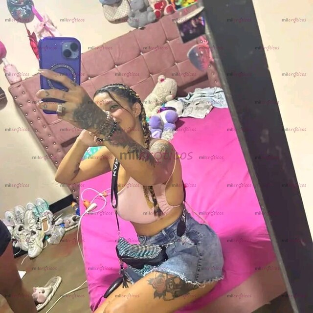 FOTOS DE MORENA TATUADA CON GANAS DE CUMPLIR TUS DESEOS Y TUS FANTASÍAS SEXUALES
