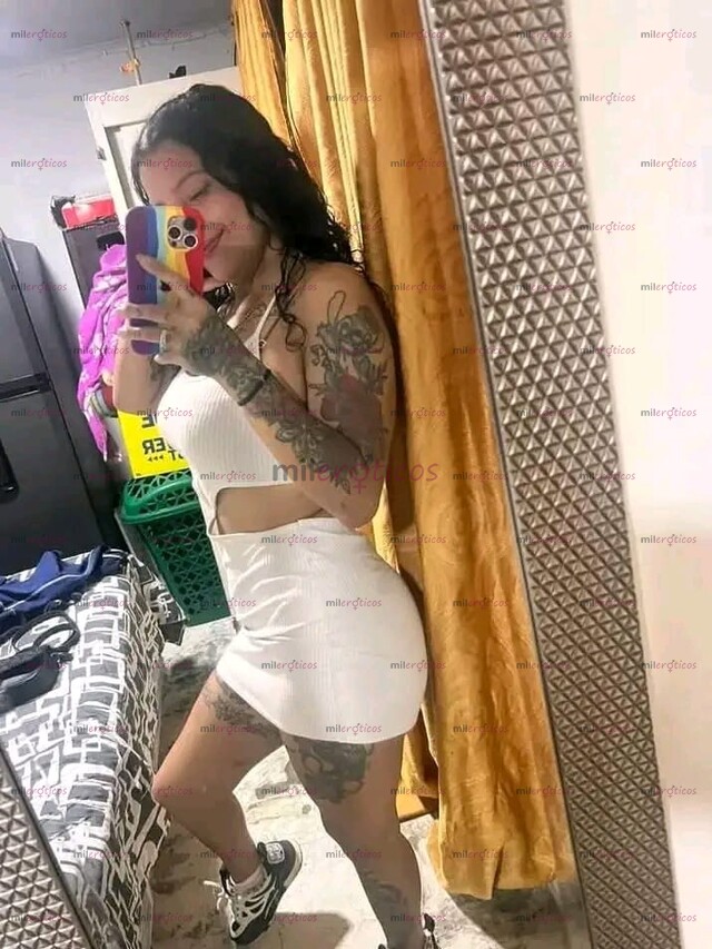FOTOS DE MORENA TATUADA CON GANAS DE CUMPLIR TUS DESEOS Y TUS FANTASÍAS SEXUALES