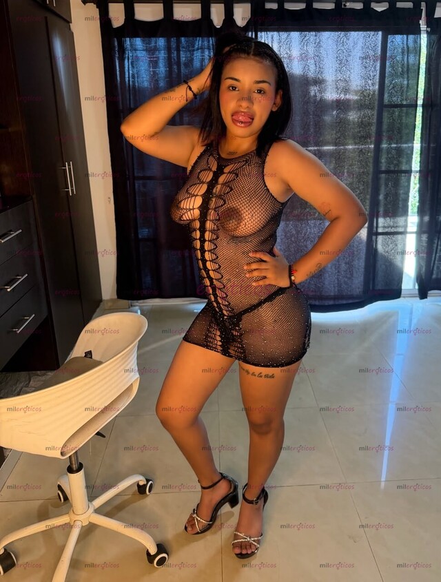 FOTOS DE AMARA, RICA Y DELICIOSA JOVEN MORENA TATUADA EXQUISITA ESPERANDOTE