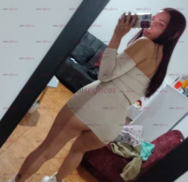 FOTOS DE LAURA PELIRROJA DE OJOS VERDES Y COLA DELICIOSA