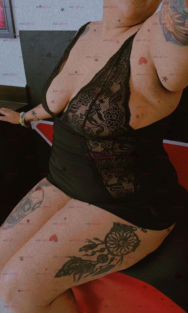 FOTOS DE ANDREA HERMOSA CURVY BUBIS GRANDES PIERNUDA NALGONA