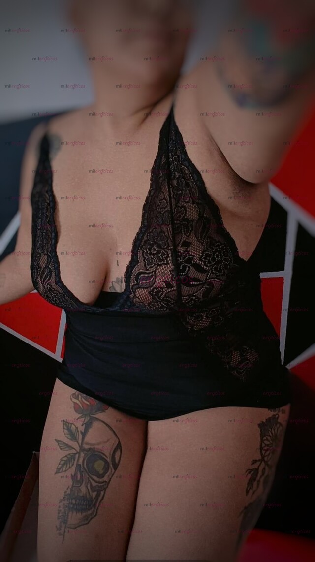 FOTOS DE ANDREA HERMOSA CURVY BUBIS GRANDES PIERNUDA NALGONA