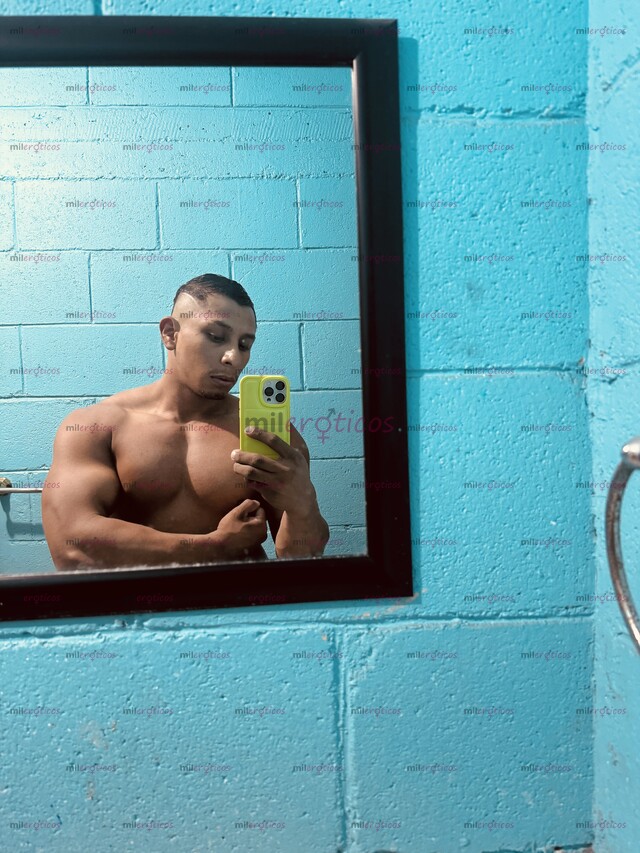 FOTOS DE MACHO FORNIDO DISPUESTO A COMPLACERTE DISPONIBLE 247