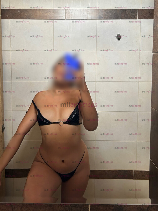 FOTOS DE CAROLINA LINDA PAISITA, CON UN HERMOSO Y GRANDE CULO , NATURAL Y MUY ARDIENTE