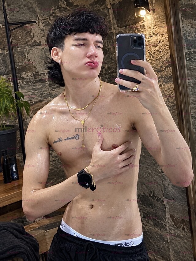 FOTOS DE JOVEN VERSÁTIL. FLACO FETICHISTA. TOTAL SERIEDAD Y DISCRECIÓN.