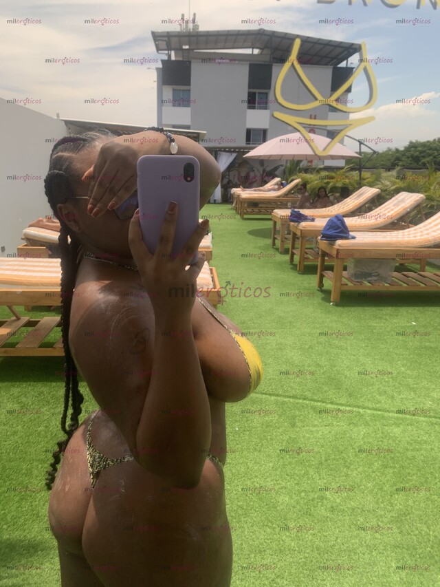 FOTOS DE LA NEGRA QUE PARECE TIERNA... HASTA QUE LA CONOCES NEGRA HERMOSA, TETONA Y ATREV