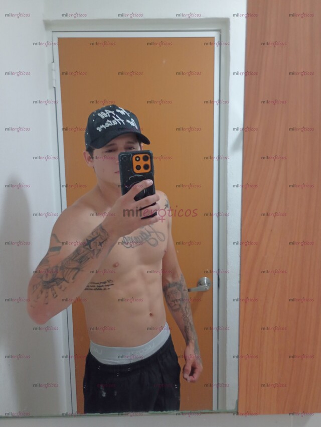 FOTOS DE GUERITO PITUDO CON OJOS CLAROS CARISMATICO Y COMPLACIENTE