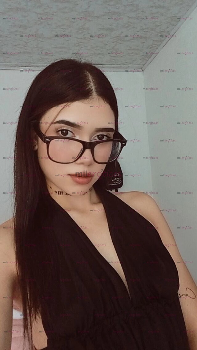 FOTOS DE FLAKA SEXY Y ARDIENTE DE SENOS PEQUEÑOS